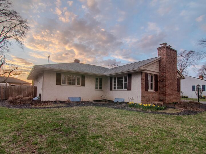 Property Photo:  2861 Wellesley Drive  OH 43221 