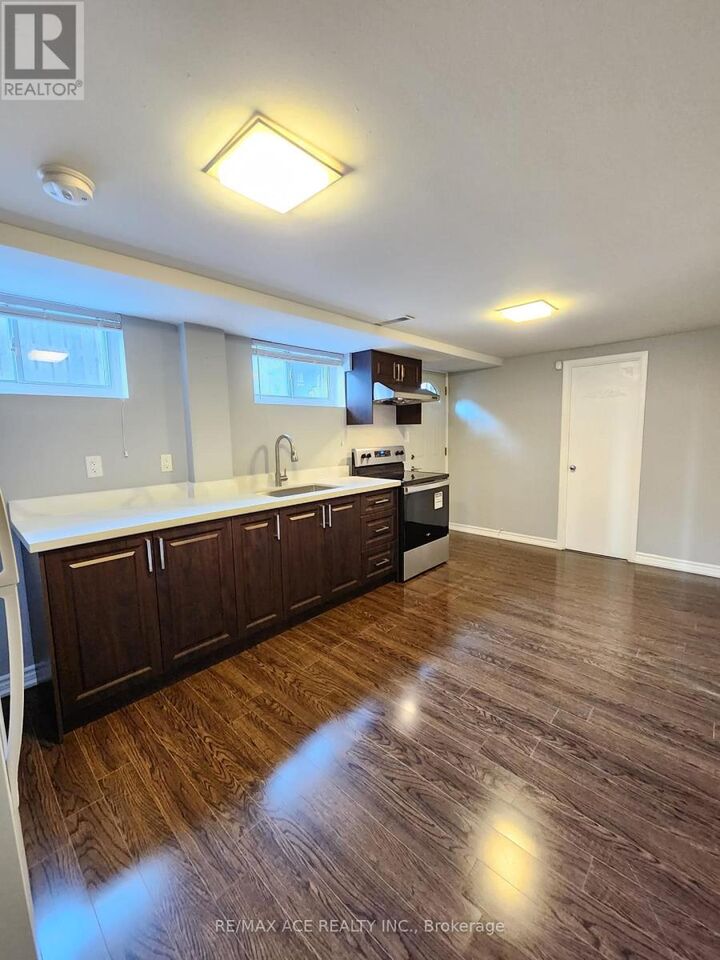 Property Photo:  6 W Deane Park Drive Bsmt  ON M9B 2R4 