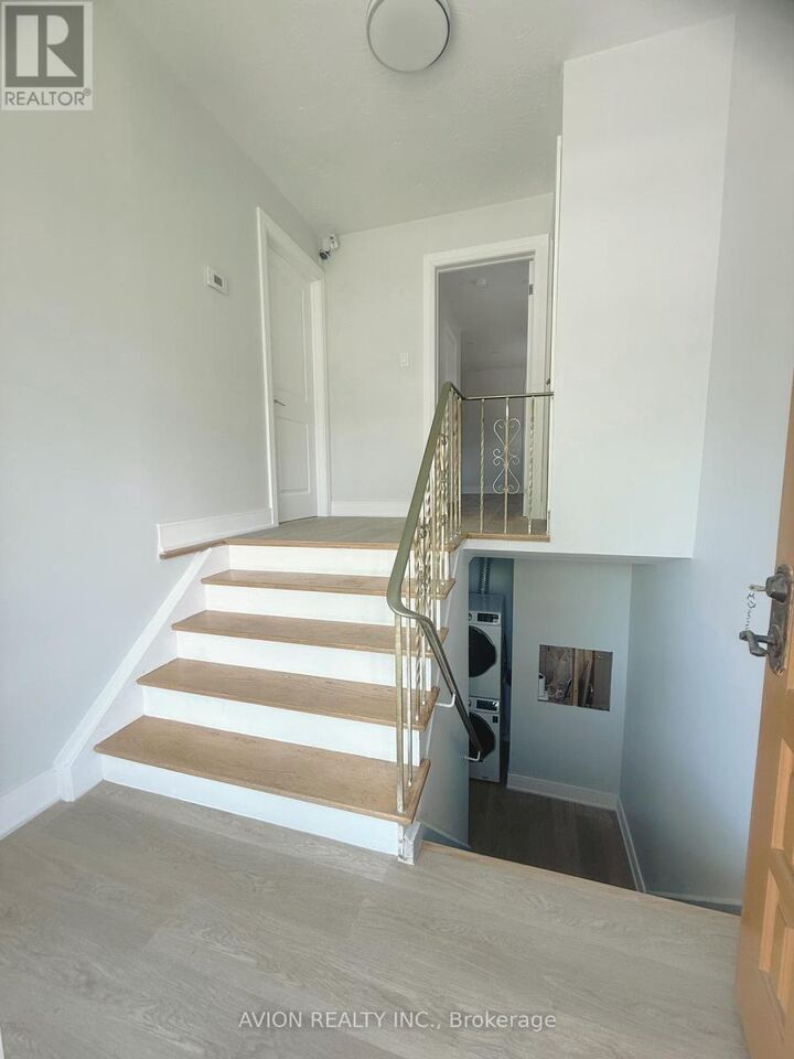 Property Photo:  248 Fairglen Avenue  ON M1W 1B1 