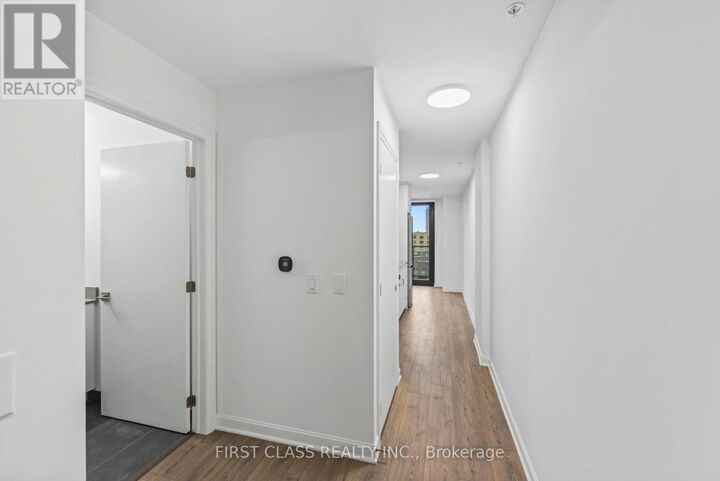 Property Photo:  223 Princess St Street North 403  ON K7L 1B3 