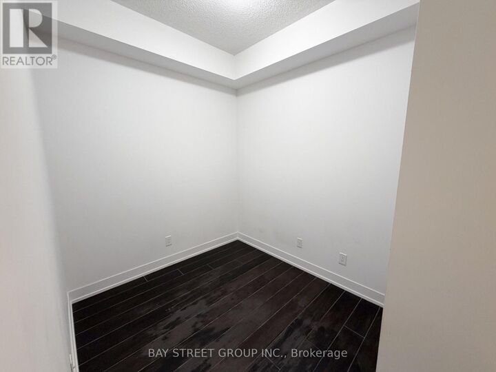 Property Photo:  7 Kenaston Gardens 119  ON M2K 0E9 