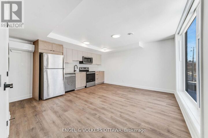 Property Photo: 156 Fifth Avenue 3 ON K1S 2M8