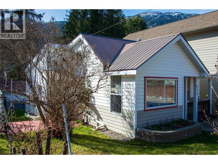Property Photo: 913 Sixth Street BC V1L 2Z4