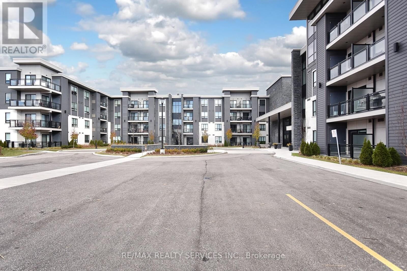 Property Photo: 3170 Erin Mills Parkway 133 ON L5L 0B6