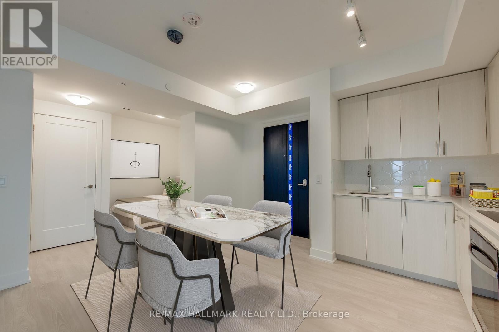 Property Photo: 2545 Simcoe Street North 417 ON L1L 0W3