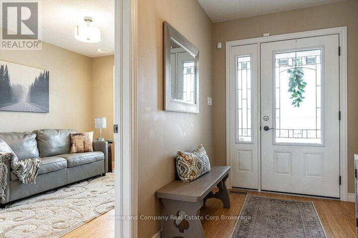 Property Photo:  22 Findlay Place  ON N5A 0A7 