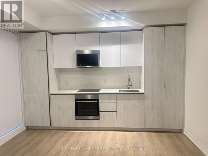 Property Photo: 8 Widmer Street 1012 ON M5V 0W6