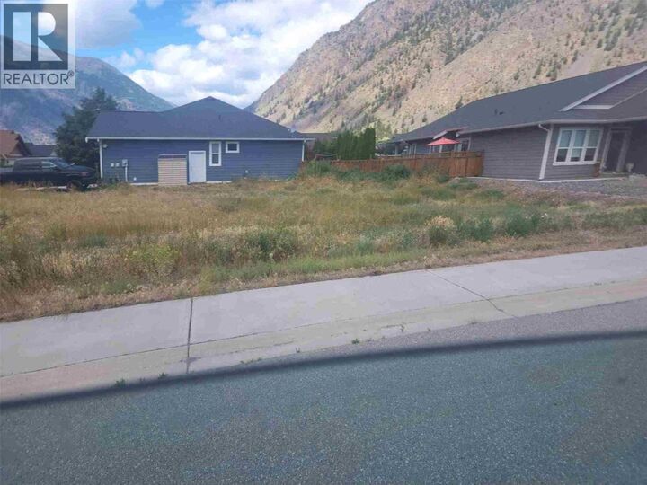 300 Forner Crescent — photo 1