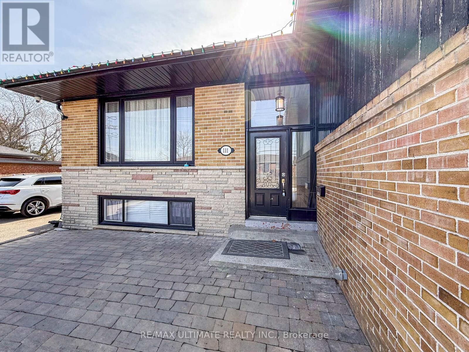 Property Photo:  111 Combe Avenue Lower  ON M3H 4J8 