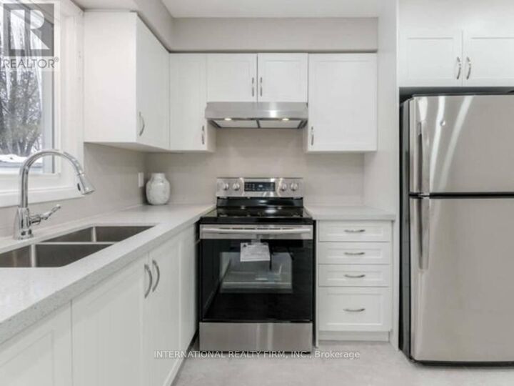 Property Photo: 189 Rutherford Road North Main ON L6V 2T4
