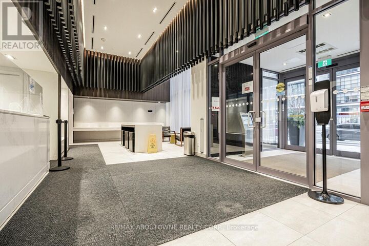 Property Photo:  4065 Confederation Parkway 2602  ON L5B 4N1 
