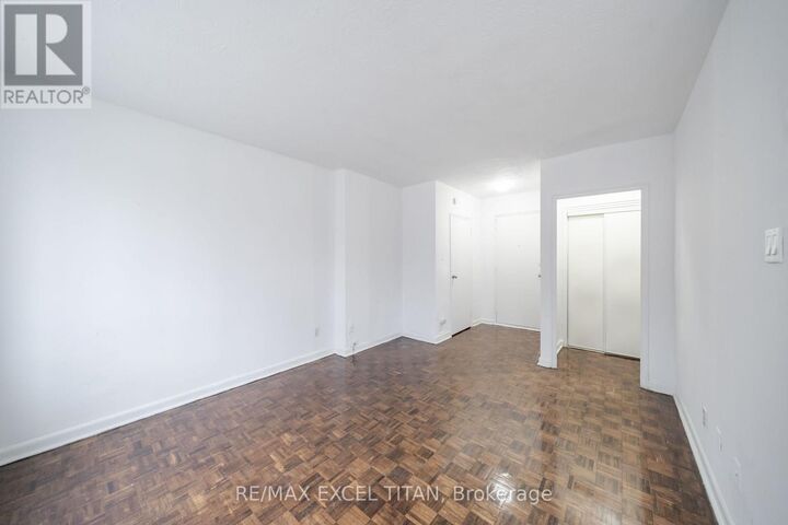 Property Photo:  2895 Bathurst Street 510  ON M6H 3A8 
