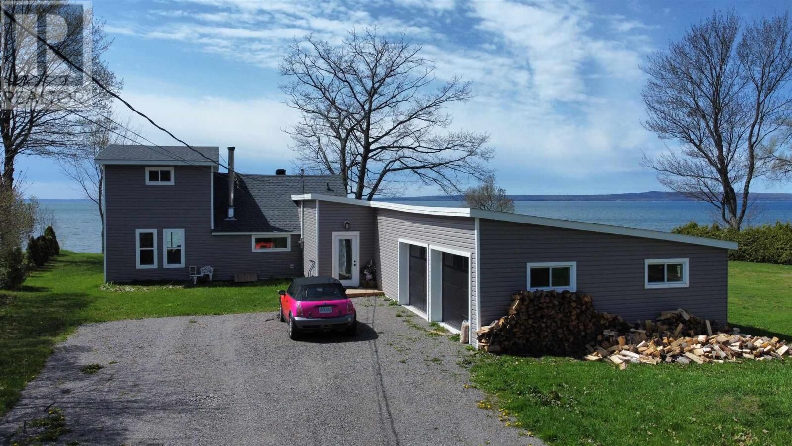 Property Photo: 44 Pinder Dr ON P6A 6K4