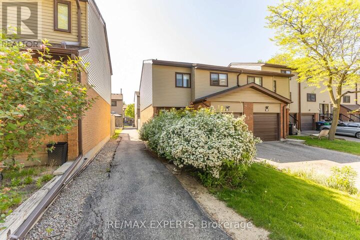 Property Photo:  31 Carleton Place  ON L6T 3Z4 