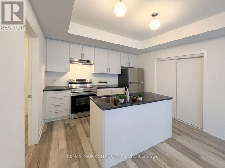 Property Photo:  15100 Yonge Street 6B  ON L4G 4C8 