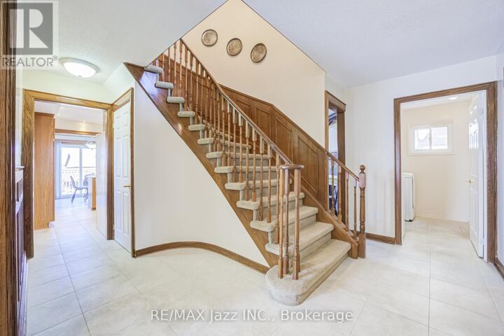 Property Photo:  2 Coomer Crescent  ON L1T 3B6 
