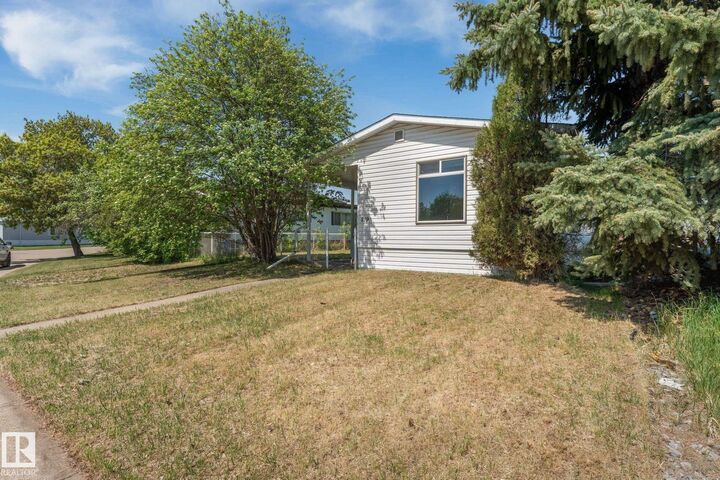 Property Photo:  219 Lee Ridge Road NW  AB T6K 0N2 