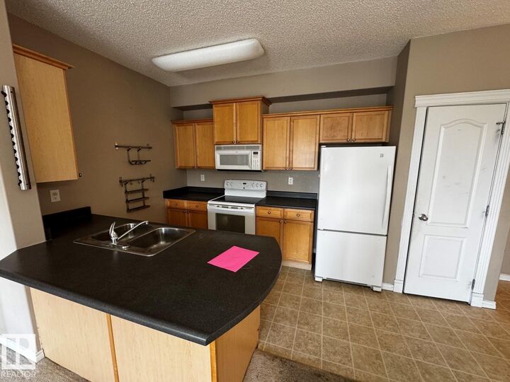 Property Photo: 16715 100 Avenue NW 300 AB T5P 4Z5