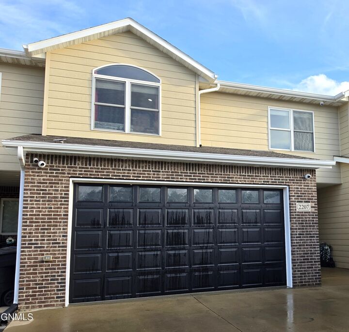 Property Photo:  2207 2nd Street W  ND 58601 