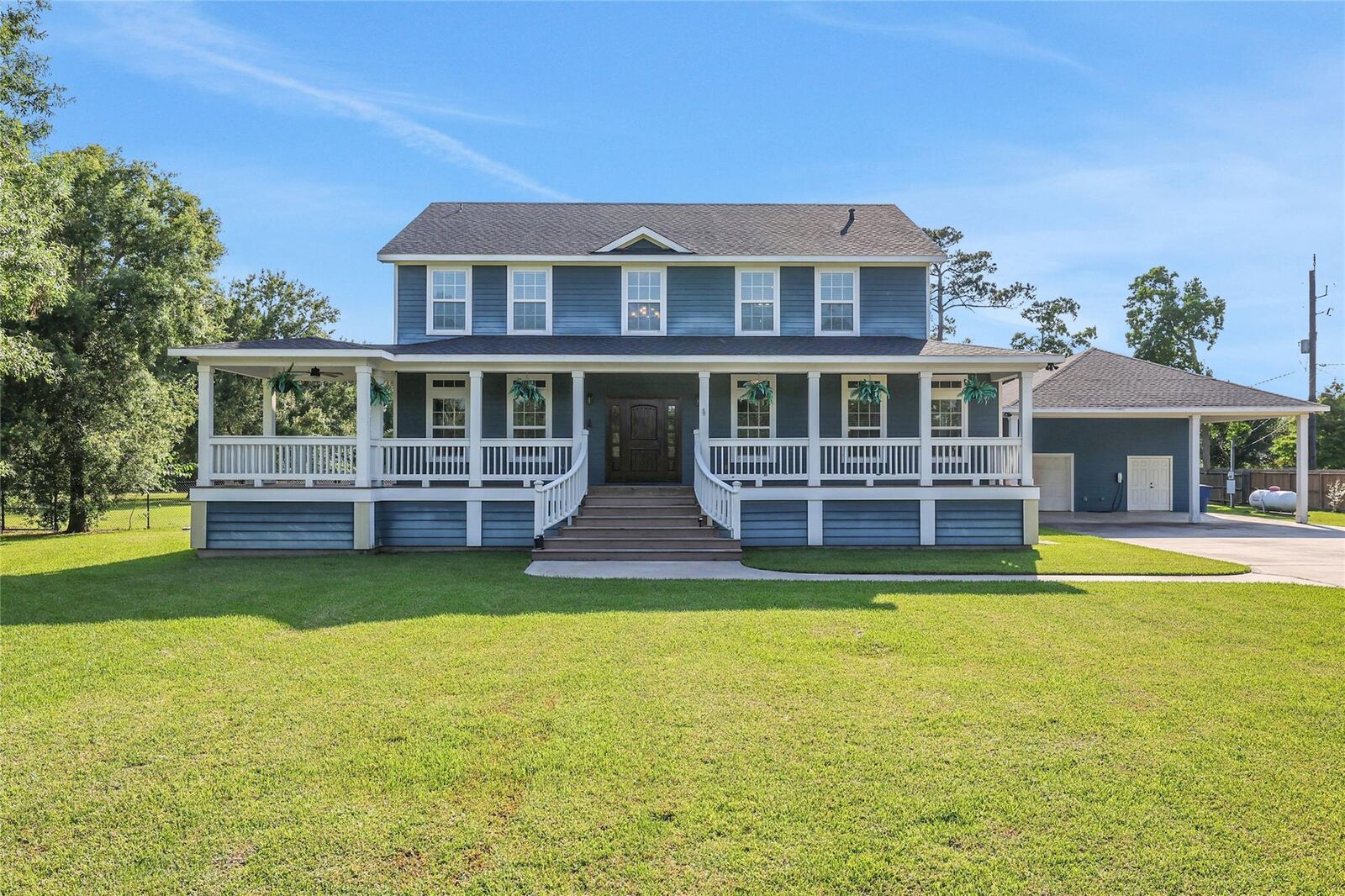 Property Photo: 1510 Magnolia Bend W TX 77523