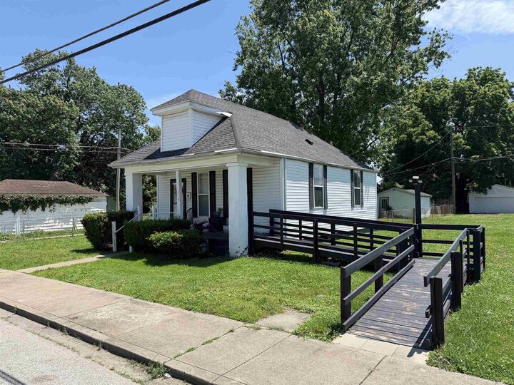 Property Photo: 1314 Uhlhorn Street IN 47710
