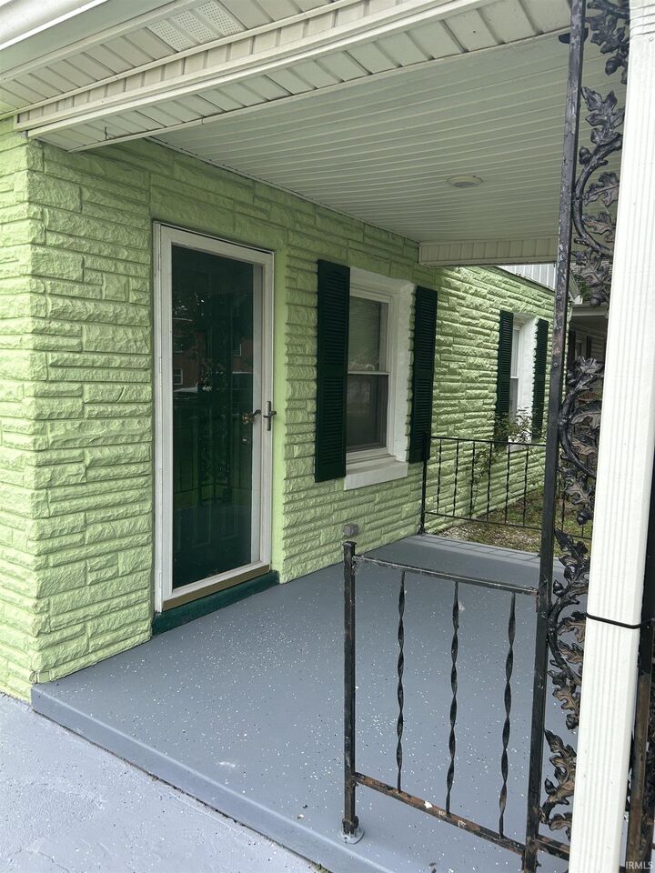 Property Photo:  1607 Keck Avenue  IN 47711 