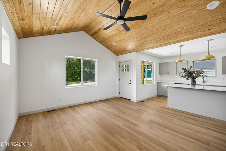 Property Photo: 1614 Rugby Ave TN 37920