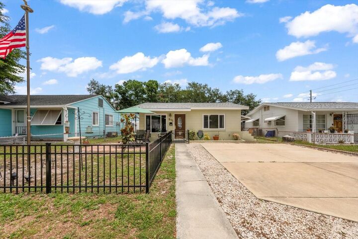 Property Photo: 811 48th Avenue N FL 33703