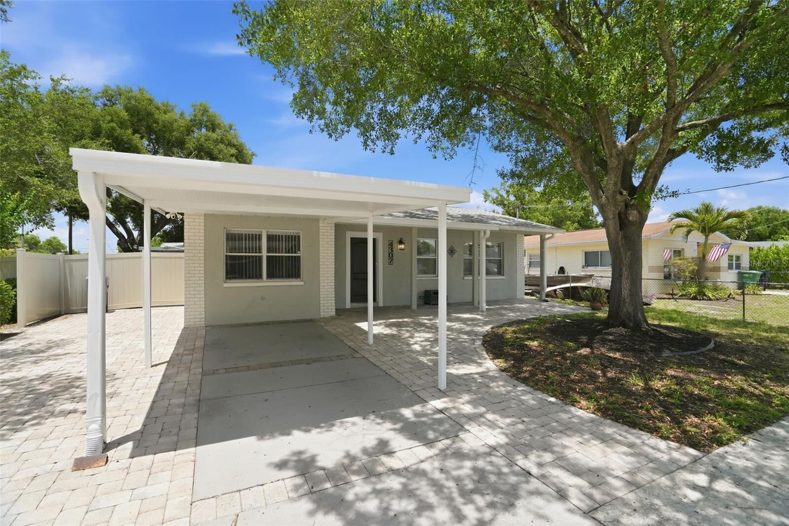 Property Photo: 4307 W Wisconsin Court FL 33616
