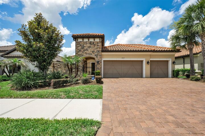 Property Photo:  8707 Sorano Villa Drive  FL 33647 