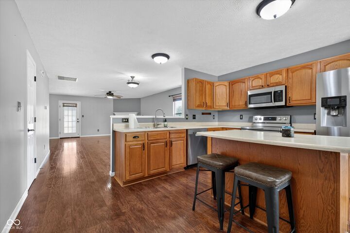 Property Photo: 816 Heatherwood Drive IN 46143