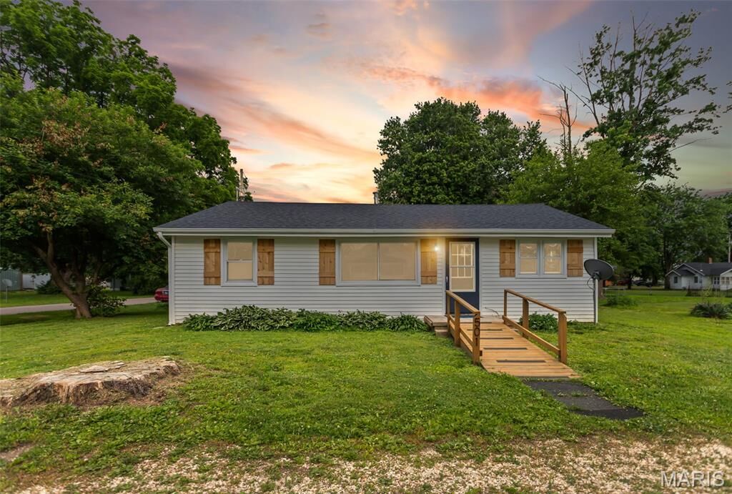 Property Photo:  501 Commerce Street  IL 62366 
