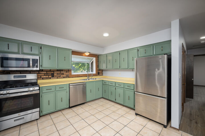 Property Photo: 7821 W Hustis St WI 53223