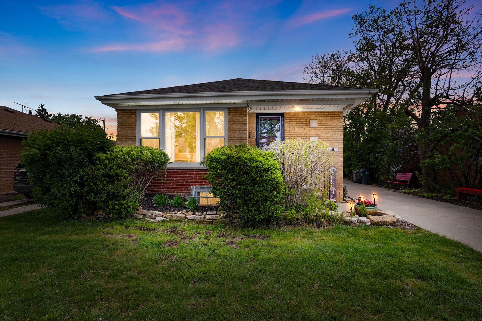 Property Photo: 2711 Maple Avenue IL 60513