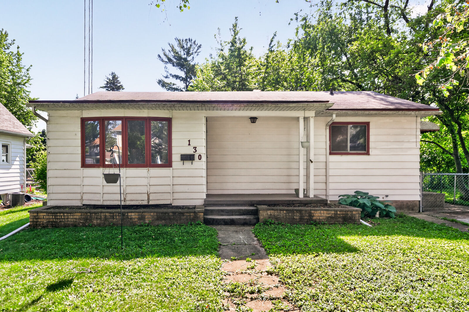 Property Photo: 130 S Stott Street IL 60135