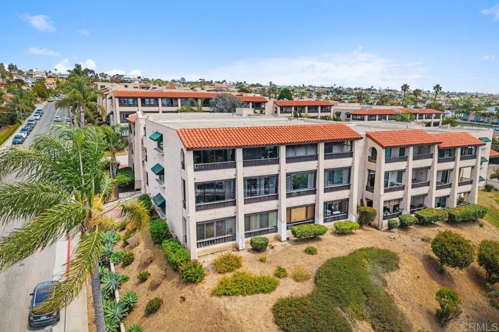 Property Photo: 2727 Morena Boulevard 202 CA 92117
