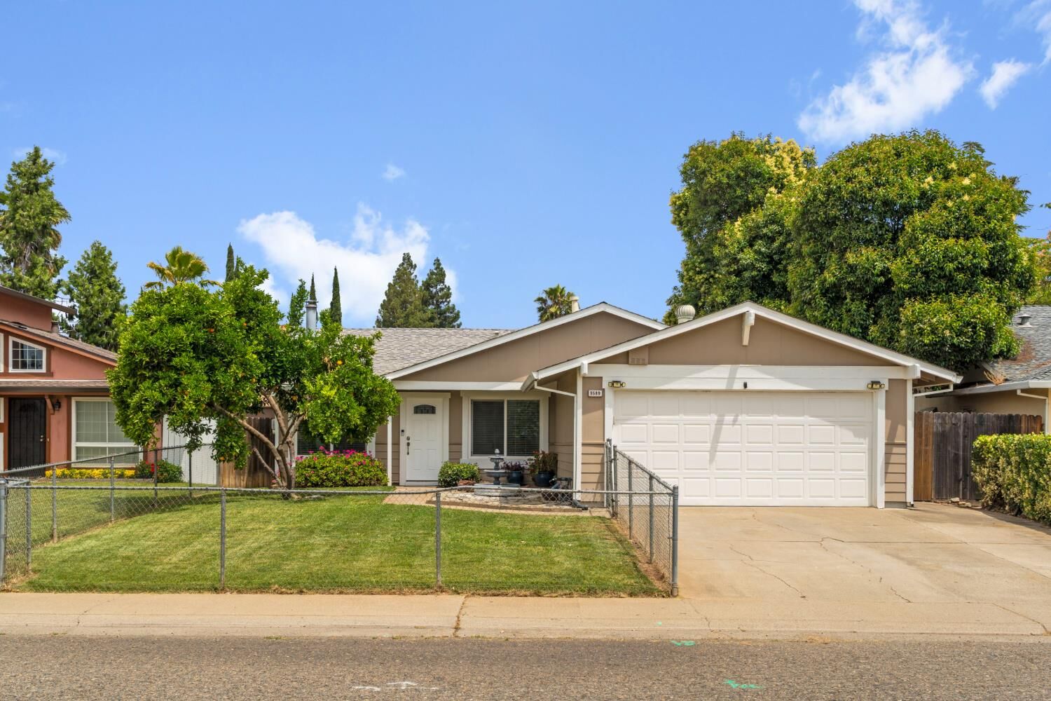 Property Photo:  9589 Countryroads Drive  CA 95827 