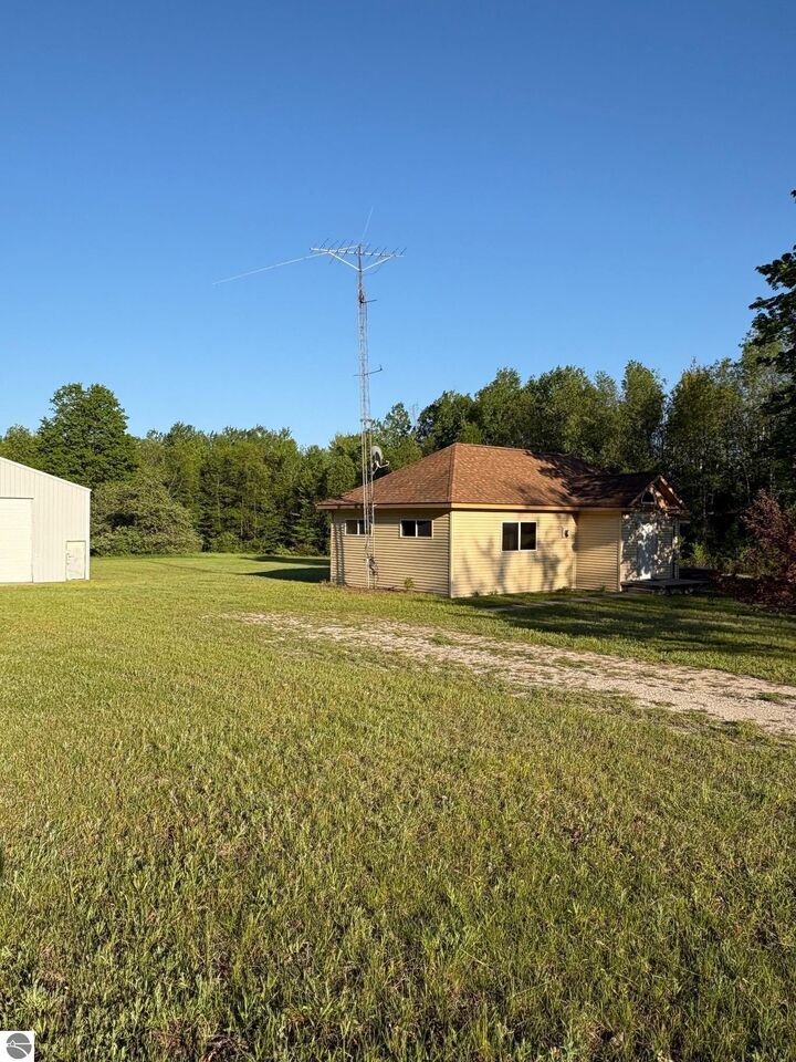 Property Photo: 3037 Ballard Road MI 49616