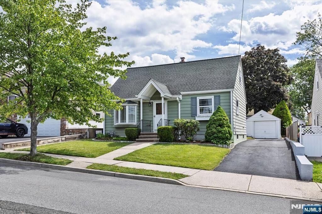 Property Photo:  364 Roosevelt Avenue  NJ 07071 