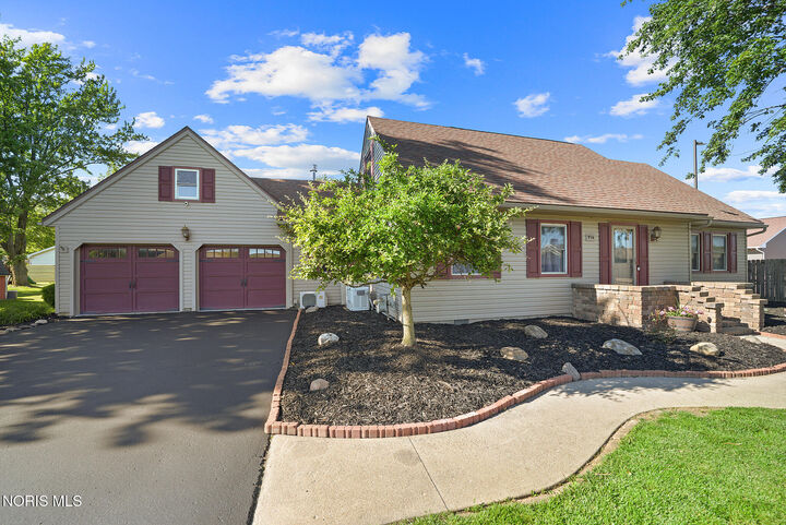 Property Photo:  914 W Melrose Avenue  OH 45840 