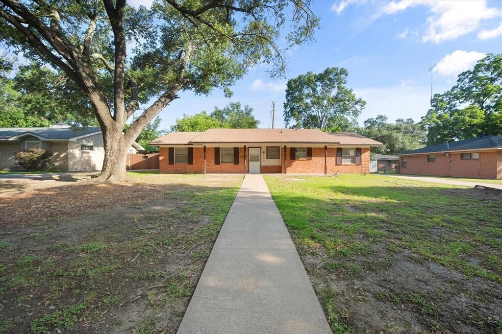 Property Photo:  1102 Oaklawn Drive  TX 75110 