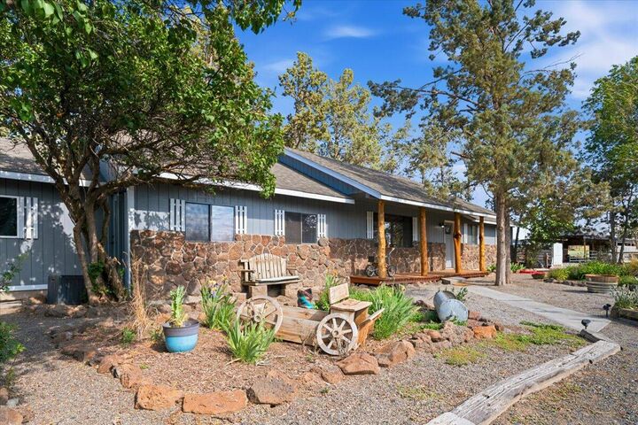 Property Photo: 8516 NE 33rd Street OR 97760