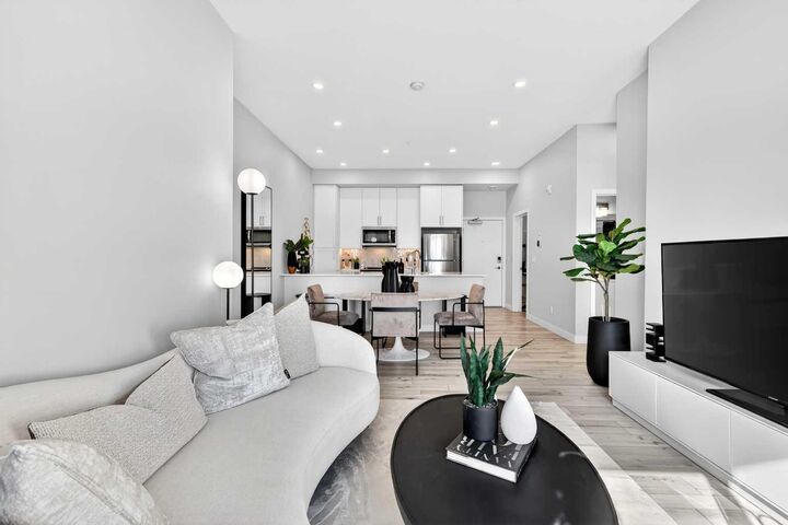 Property Photo: 255 Les Jardins Park SE 408 AB T2C 5W9