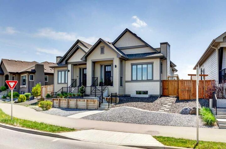 Property Photo:  790 Mahogany Road SE  AB T3M 2Z5 
