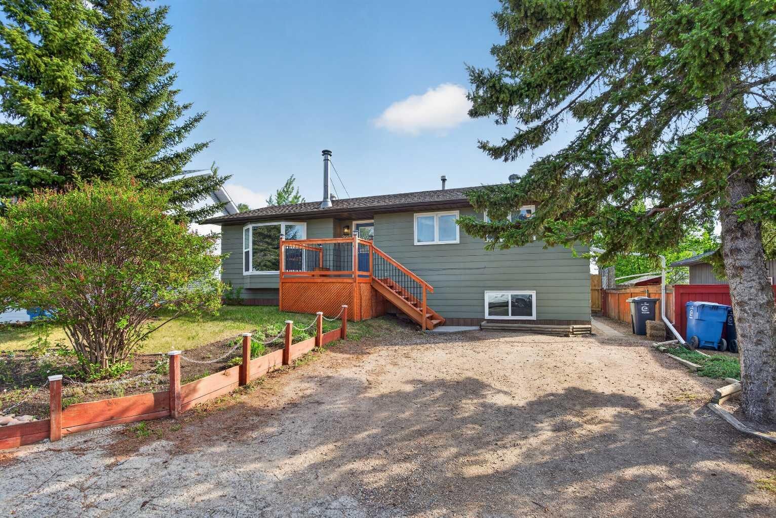 Property Photo:  225 9 Street SE  AB T0M 2A0 