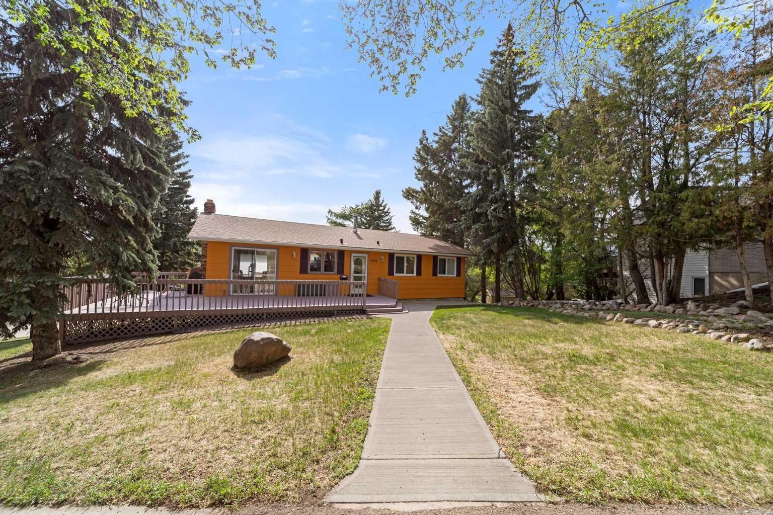 Property Photo:  4702 51 Street  AB T4V 1R8 