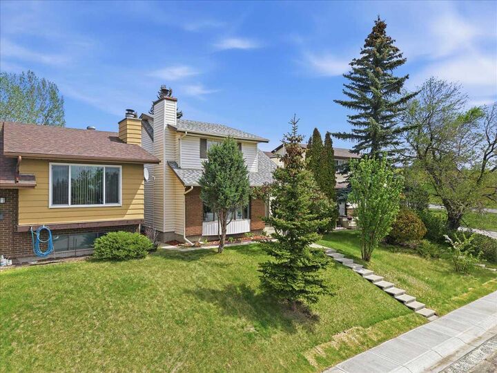Photo de la propriété: 148 Edgedale Way NW AB T3A 2P9