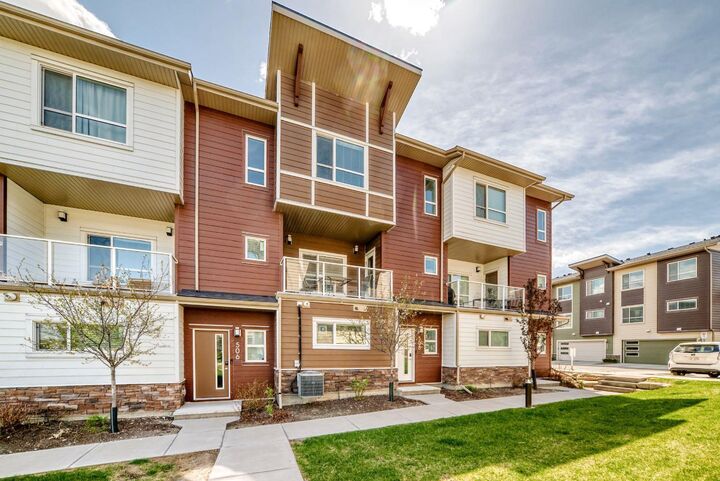 508 Harvest Grove Walk NE — photo 1