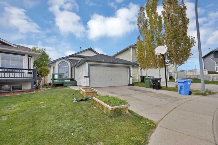 Property Photo: 100 San Diego Green NE AB T1Y 7C5