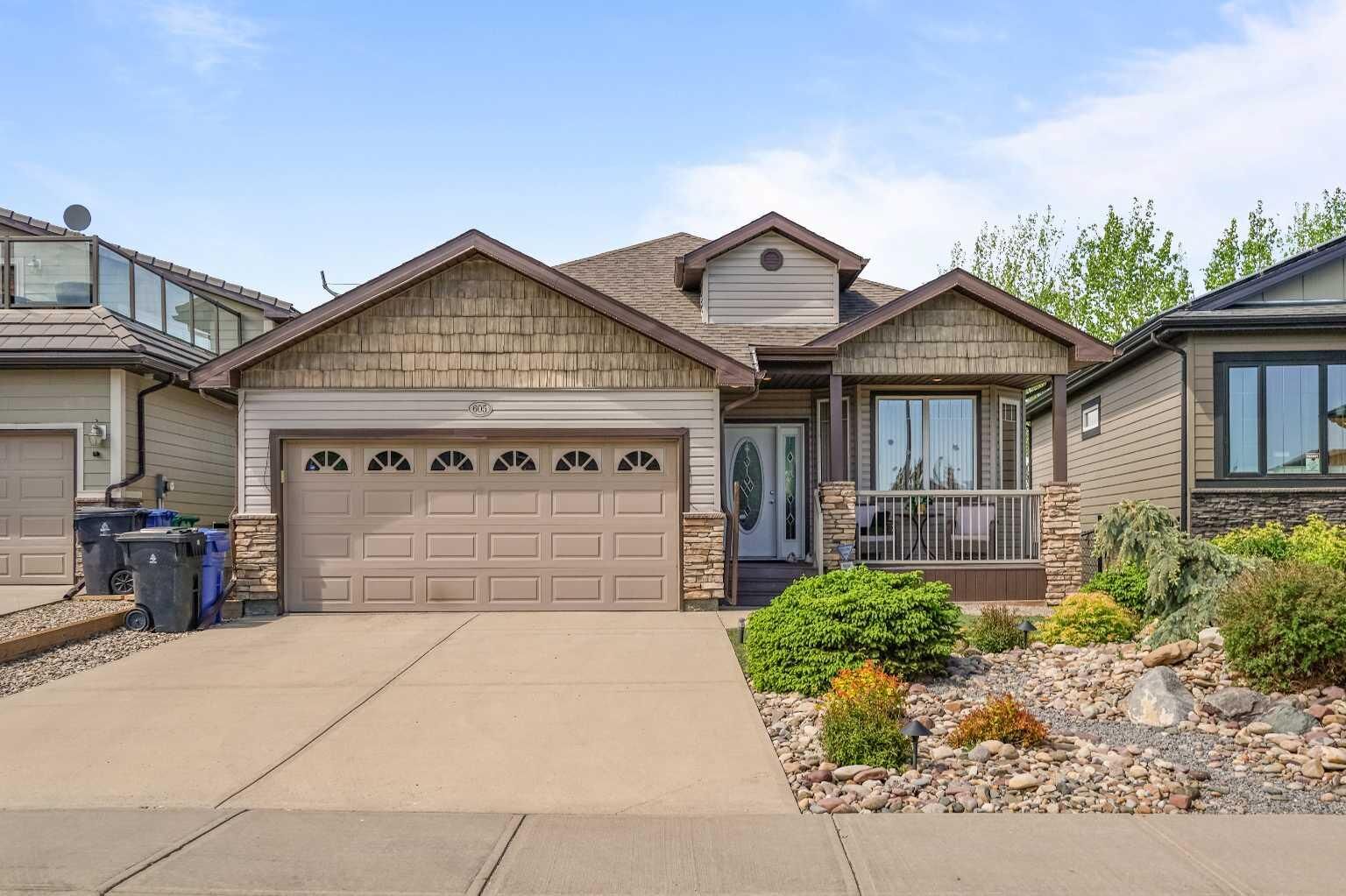 Property Photo:  605 Sunridge Crescent W  AB T1J 0T4 